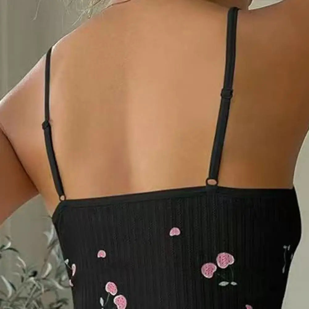 Stay comfortable and fashionable with this women's vest and shorts pajama suit—perfect for lounging or a cozy night's sleep in style! -