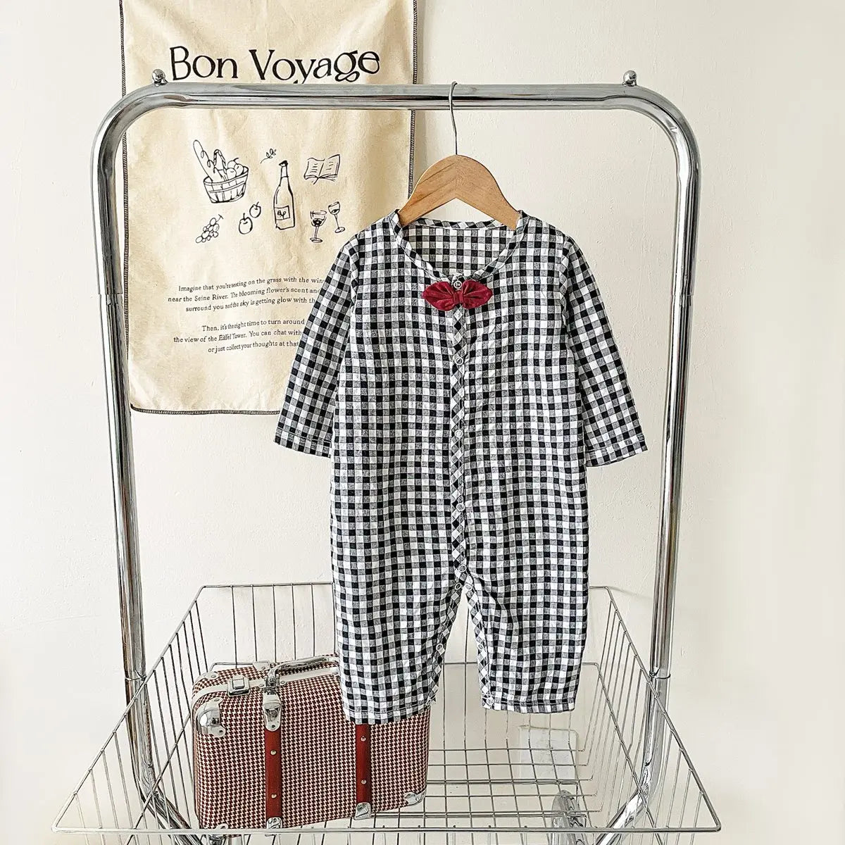 Keep your baby boy comfy and stylish with these cotton long sleeve rompers—perfect for toddlers aged 0-1 year! -
