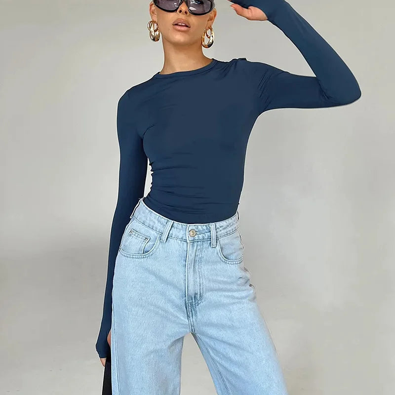Upgrade your casual look with this fashionable women's long sleeve crew neck t-shirt—a versatile and stylish addition to your wardrobe! -
