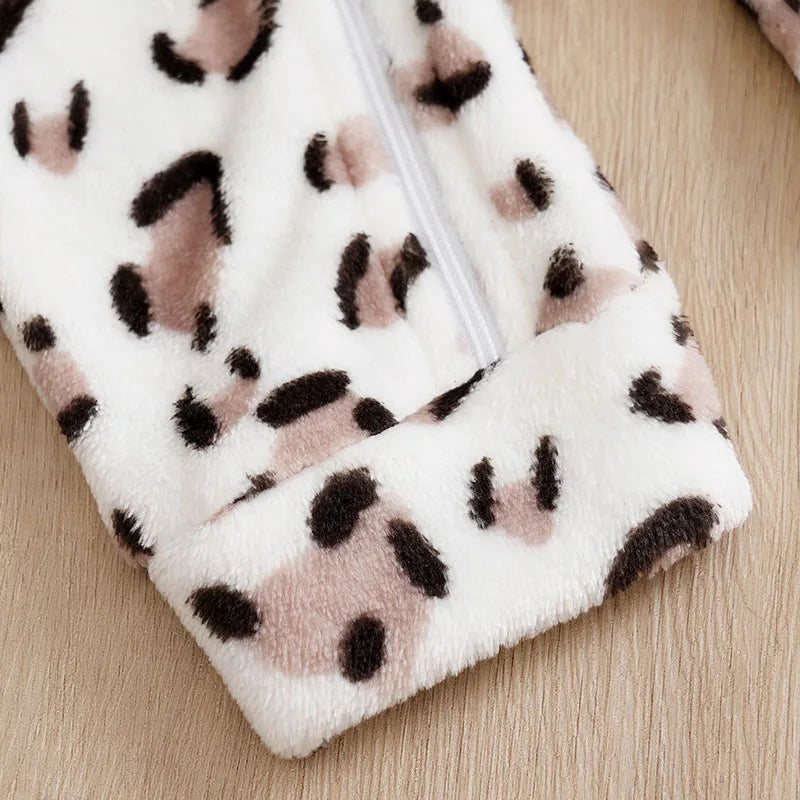 Keep your little ones stylish and cozy this spring with these leopard print flannel clothes—adorable cartoon designs great for baby boys and girls aged 0-18 months! -