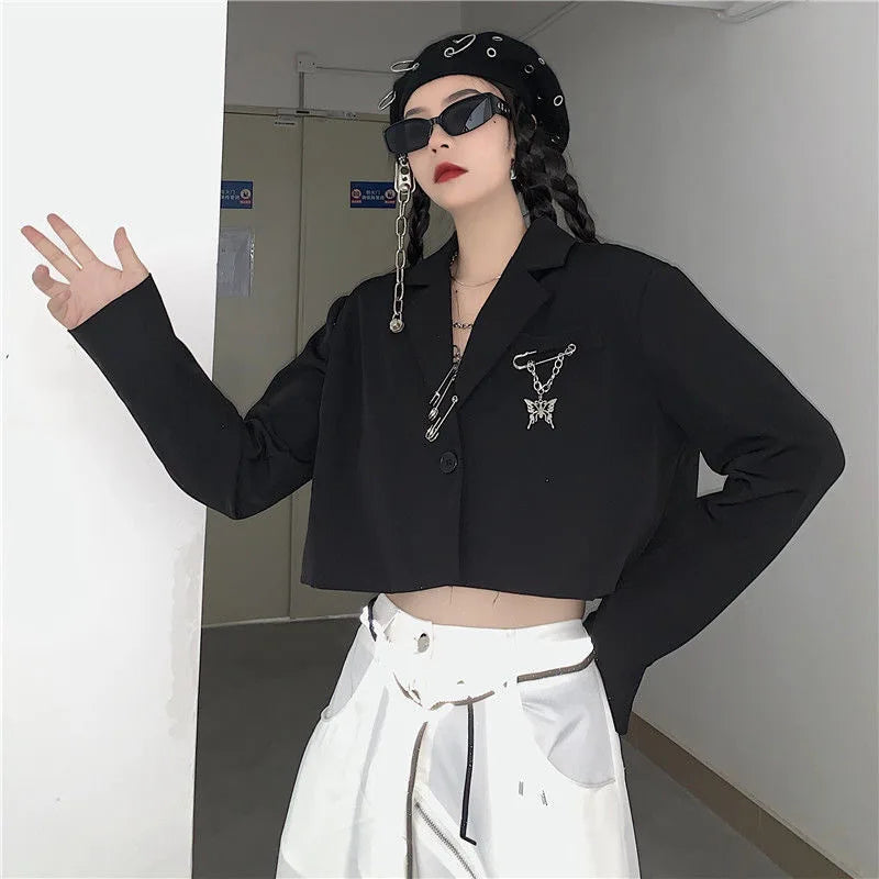 Make a statement with these loose-fit blazers for women featuring trendy chain designs—fashion-forward and effortlessly chic! -