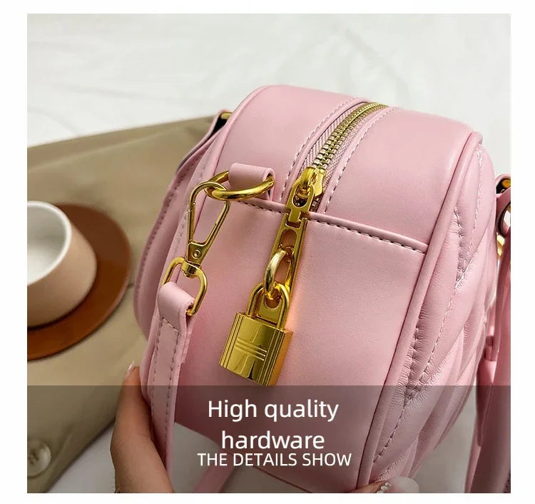 Stay stylish and organized with this new women's small square bag. With a versatile design that allows for multiple carrying options, this crossbody tote is perfect for daily use, providing both fashion and functionality in one chic accessory. -