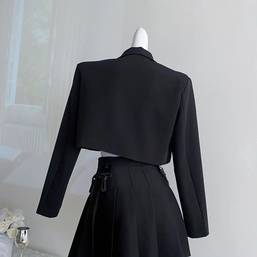 Make a statement with these loose-fit blazers for women featuring trendy chain designs—fashion-forward and effortlessly chic! -