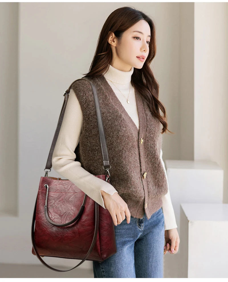Elevate your style with these luxurious big shoulder bags for women. Designed by a top designer, these elegant handbags are the perfect accessory and can add a touch of sophistication to any ensemble. -