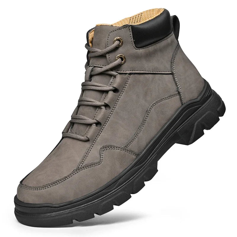 Stay comfortable and stylish with these men's boots designed with a simple and comfortable design. Ideal for everyday wear and versatile enough to pair with various outfits. -