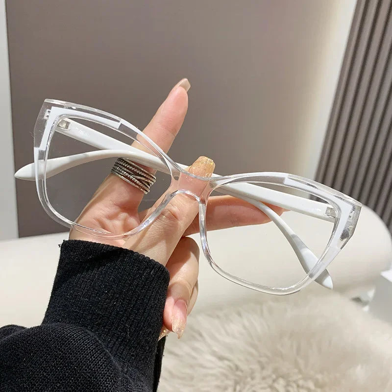 Protect your eyes with style using these cat-eye frames for women, featuring anti-blue light blocking lenses for comfortable and fashionable eyewear! -