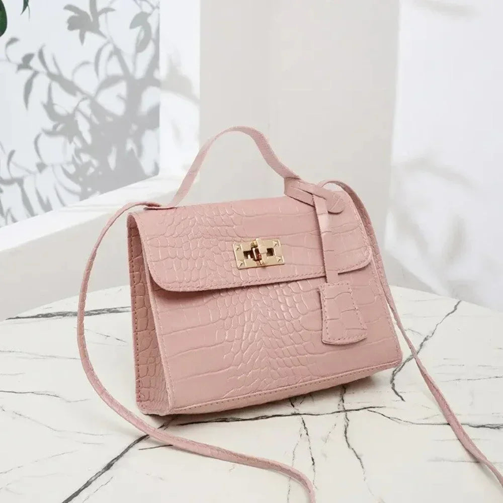 This set of women's bags combines both style and functionality with a blend of elegant messenger and handbag designs. Perfect for carrying your essentials stylishly and efficiently, this set offers the best of both worlds in one chic collection. -