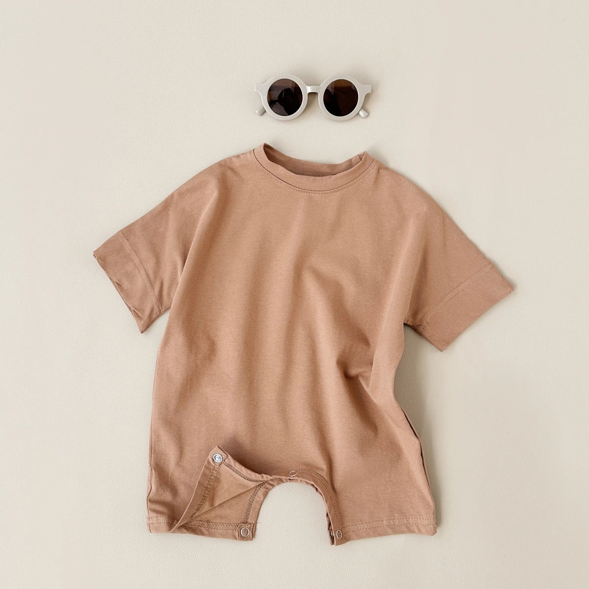 Keep your baby boy comfy and cute with this basic romper, perfect for ages 0-1 year! -