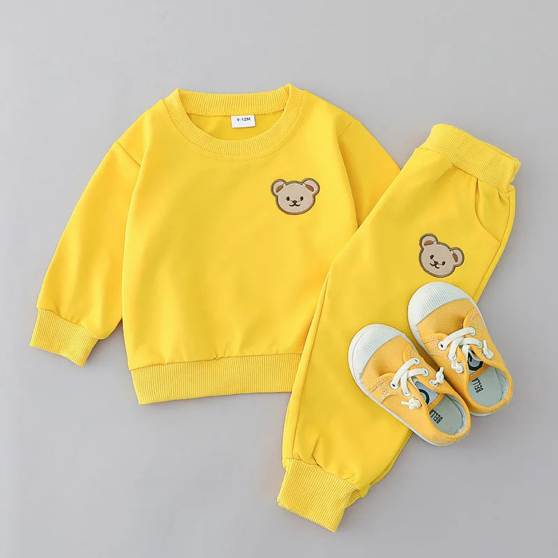 Dress your baby in simple style with these 2-piece sets of long-sleeved solid color clothing—perfect for spring and autumn wear! -