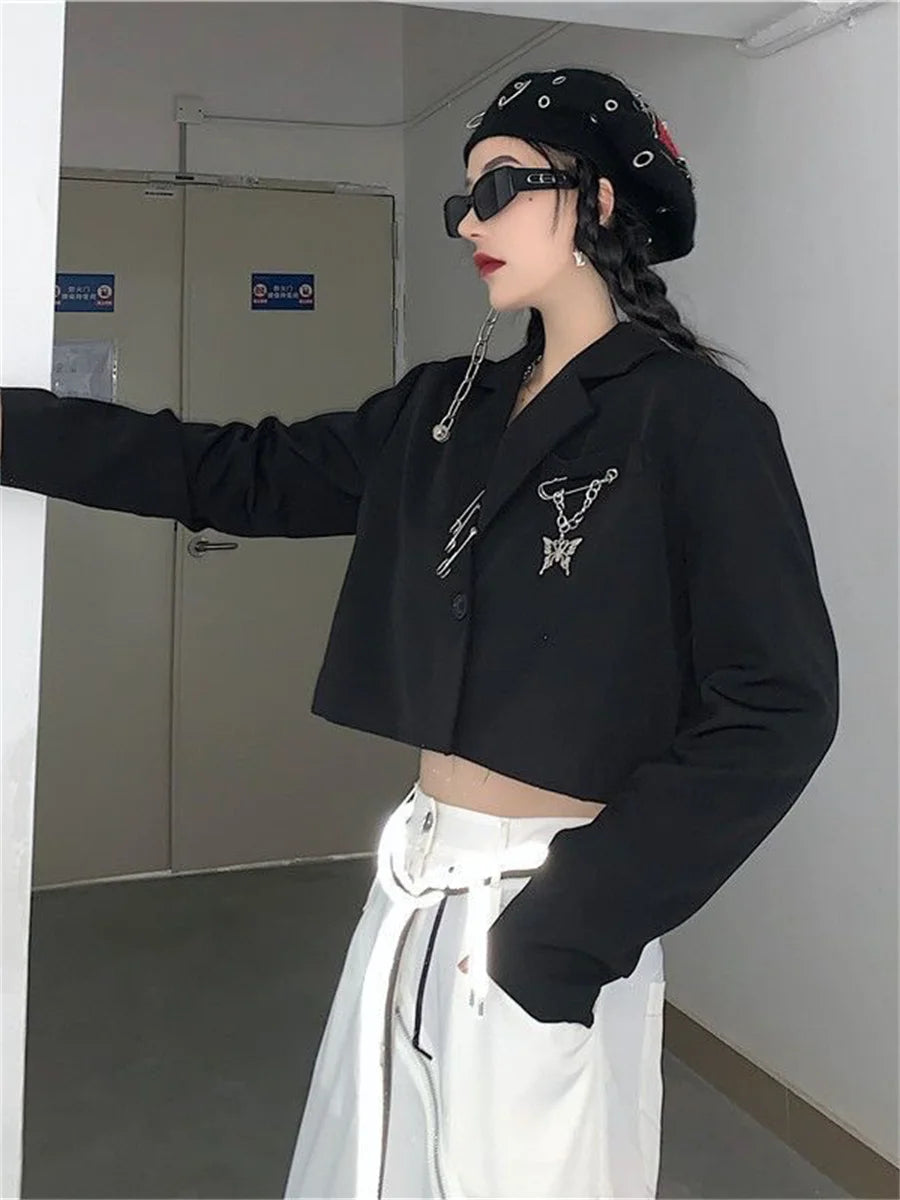 Make a statement with these loose-fit blazers for women featuring trendy chain designs—fashion-forward and effortlessly chic! -