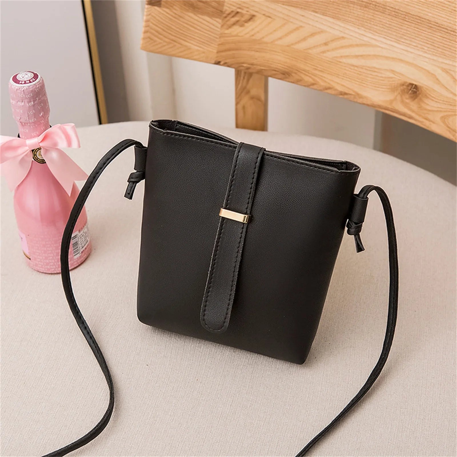 Stay on trend with this fashionable drawstring lady bag, featuring a stylish cross-border design and casual letter detail. Perfect for adding a chic and trendy touch to your outfit! -