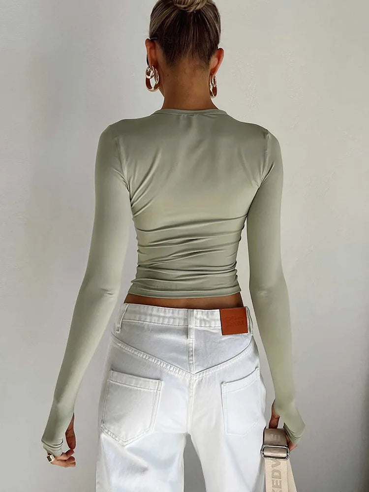 Upgrade your casual look with this fashionable women's long sleeve crew neck t-shirt—a versatile and stylish addition to your wardrobe! -