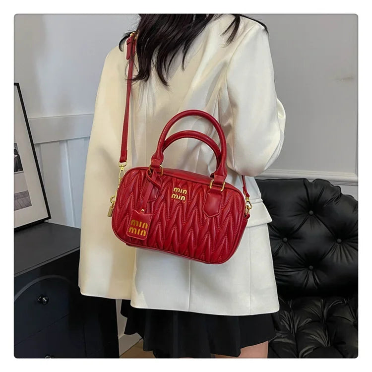 Stay stylish and organized with this new women's small square bag. With a versatile design that allows for multiple carrying options, this crossbody tote is perfect for daily use, providing both fashion and functionality in one chic accessory. -