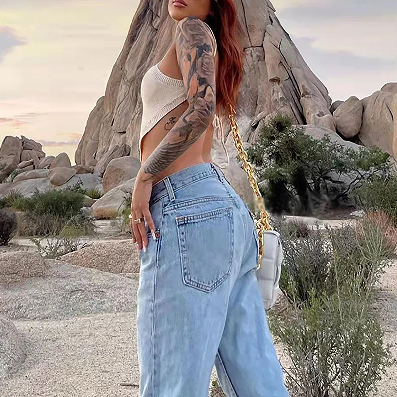 Rock a retro vibe with these women’s wide-leg baggy jeans—vintage style meets comfy cool! -
