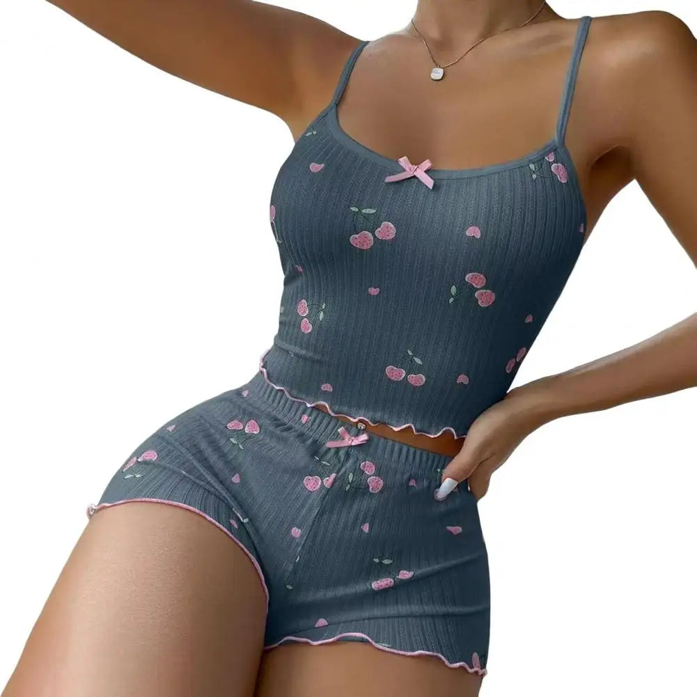 Stay comfortable and fashionable with this women's vest and shorts pajama suit—perfect for lounging or a cozy night's sleep in style! -