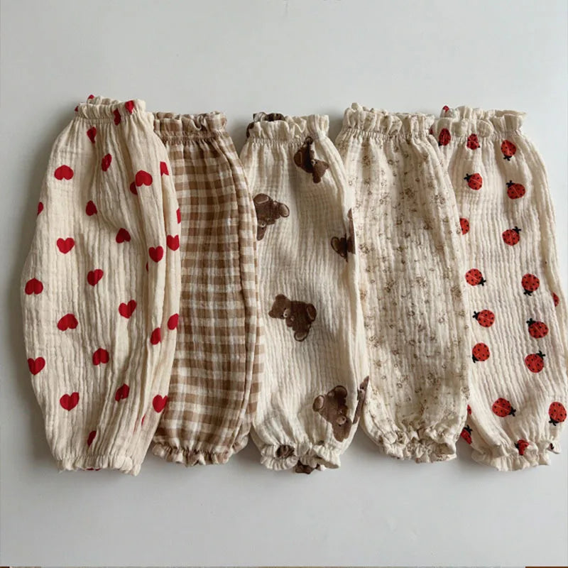 Keep your little ones comfy and cute in these organic cotton loose-fit baby pants—featuring playful tiger, bear, and floral prints perfect for boys and girls! -
