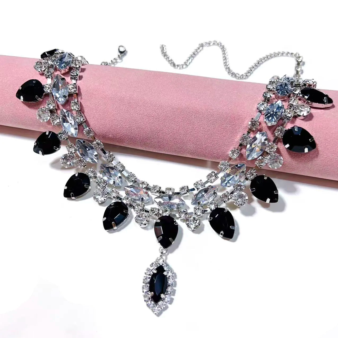 Fashionable personalized black water droplet necklace -