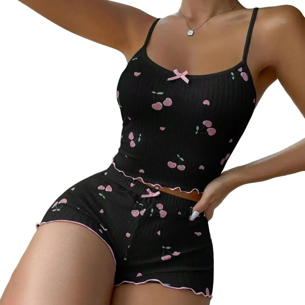 Stay comfortable and fashionable with this women's vest and shorts pajama suit—perfect for lounging or a cozy night's sleep in style! -