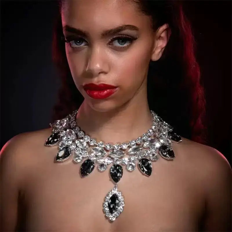 Fashionable personalized black water droplet necklace -