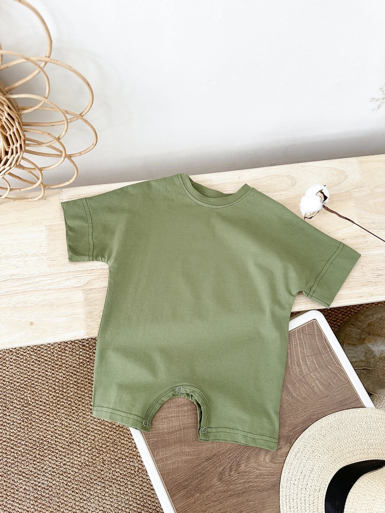 Keep your baby boy comfy and cute with this basic romper, perfect for ages 0-1 year! -