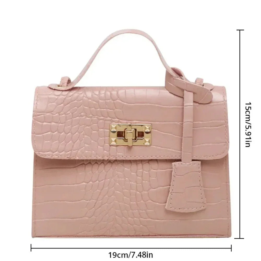 This set of women's bags combines both style and functionality with a blend of elegant messenger and handbag designs. Perfect for carrying your essentials stylishly and efficiently, this set offers the best of both worlds in one chic collection. -