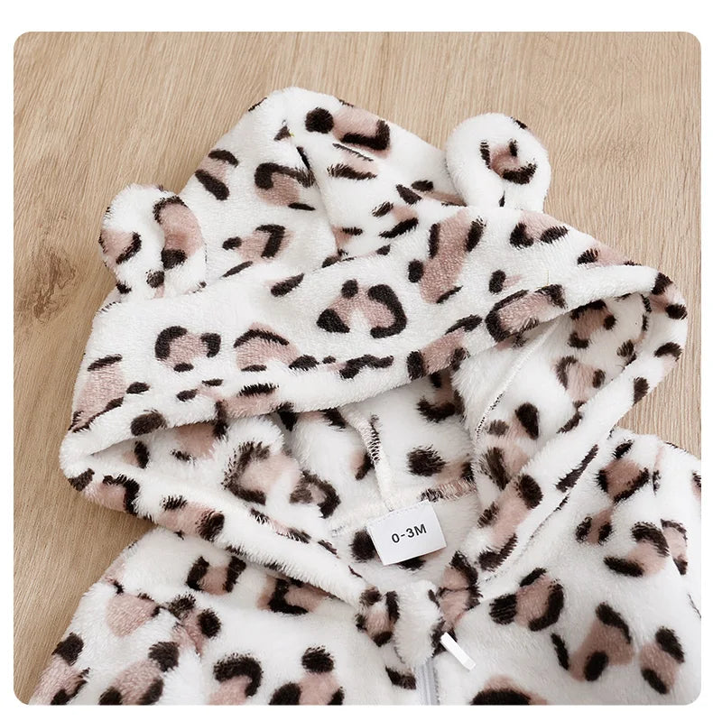 Keep your little ones stylish and cozy this spring with these leopard print flannel clothes—adorable cartoon designs great for baby boys and girls aged 0-18 months! -