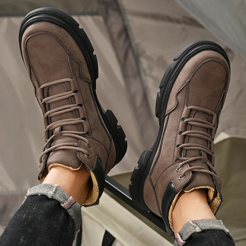 Stay comfortable and stylish with these men's boots designed with a simple and comfortable design. Ideal for everyday wear and versatile enough to pair with various outfits. -