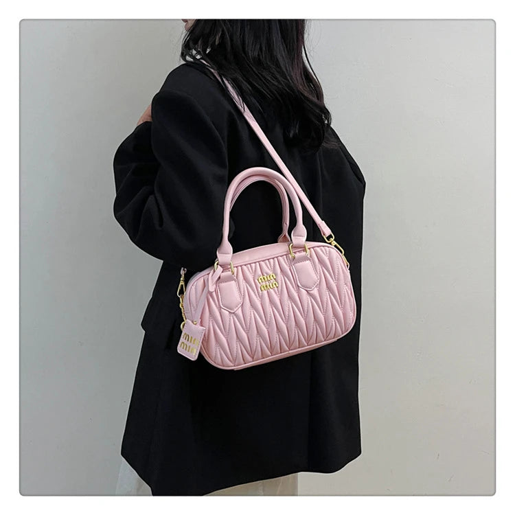 Stay stylish and organized with this new women's small square bag. With a versatile design that allows for multiple carrying options, this crossbody tote is perfect for daily use, providing both fashion and functionality in one chic accessory. -
