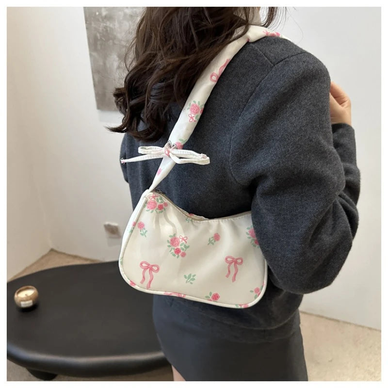 Stay stylish with these chic women's handbags made from nylon. Featuring a pleated design, these bags are perfect for the summer season, offering a trendy and functional accessory for your everyday outfits. -