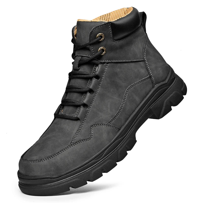 Stay comfortable and stylish with these men's boots designed with a simple and comfortable design. Ideal for everyday wear and versatile enough to pair with various outfits. -