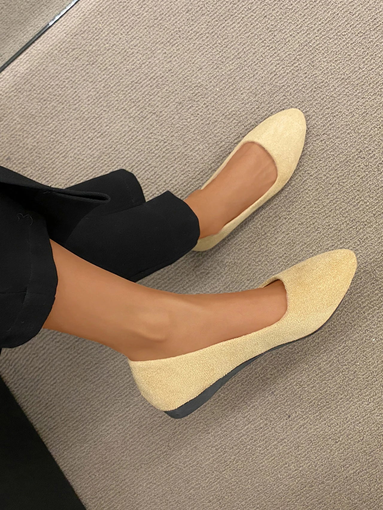 Women's flat suede shoes. -