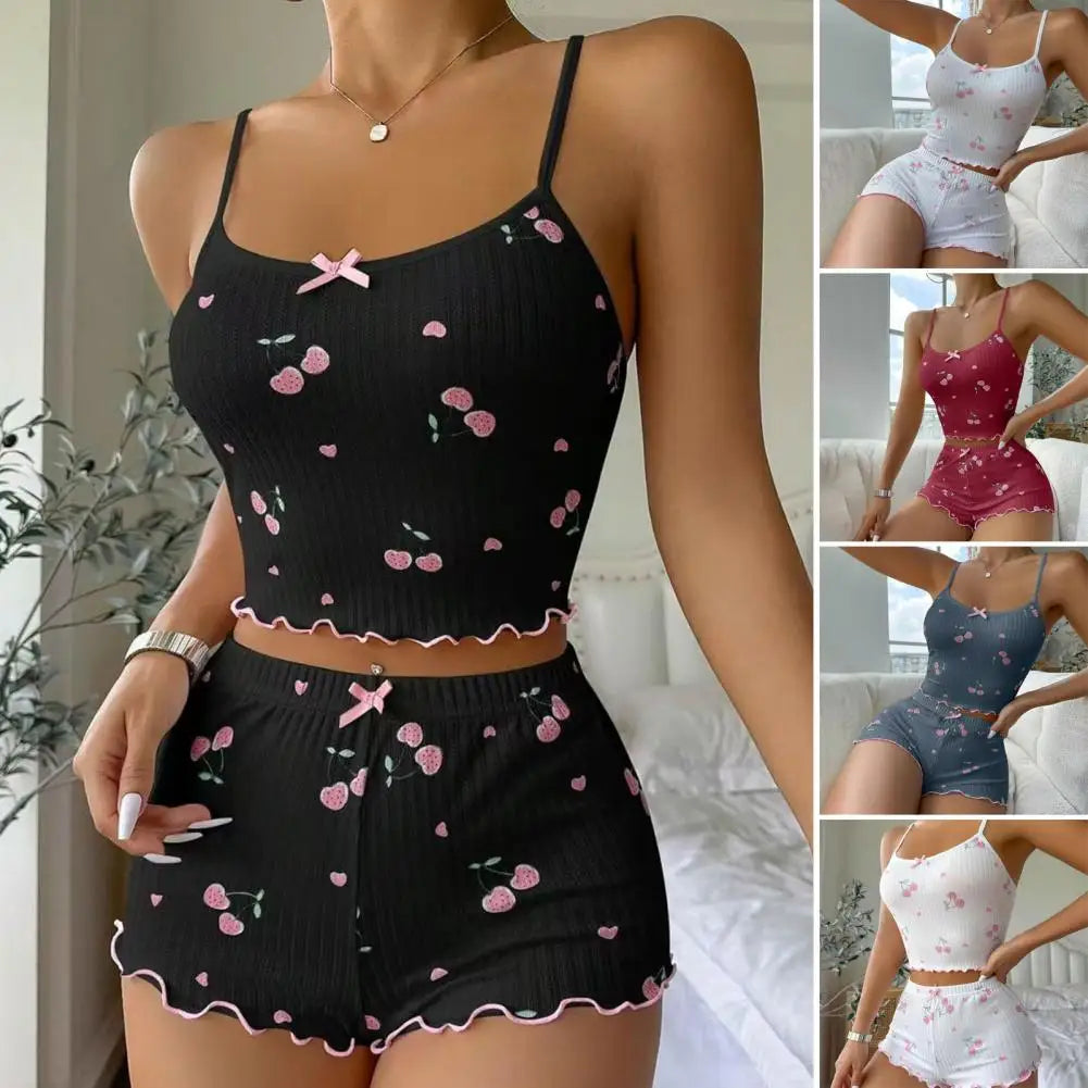 Stay comfortable and fashionable with this women's vest and shorts pajama suit—perfect for lounging or a cozy night's sleep in style! -