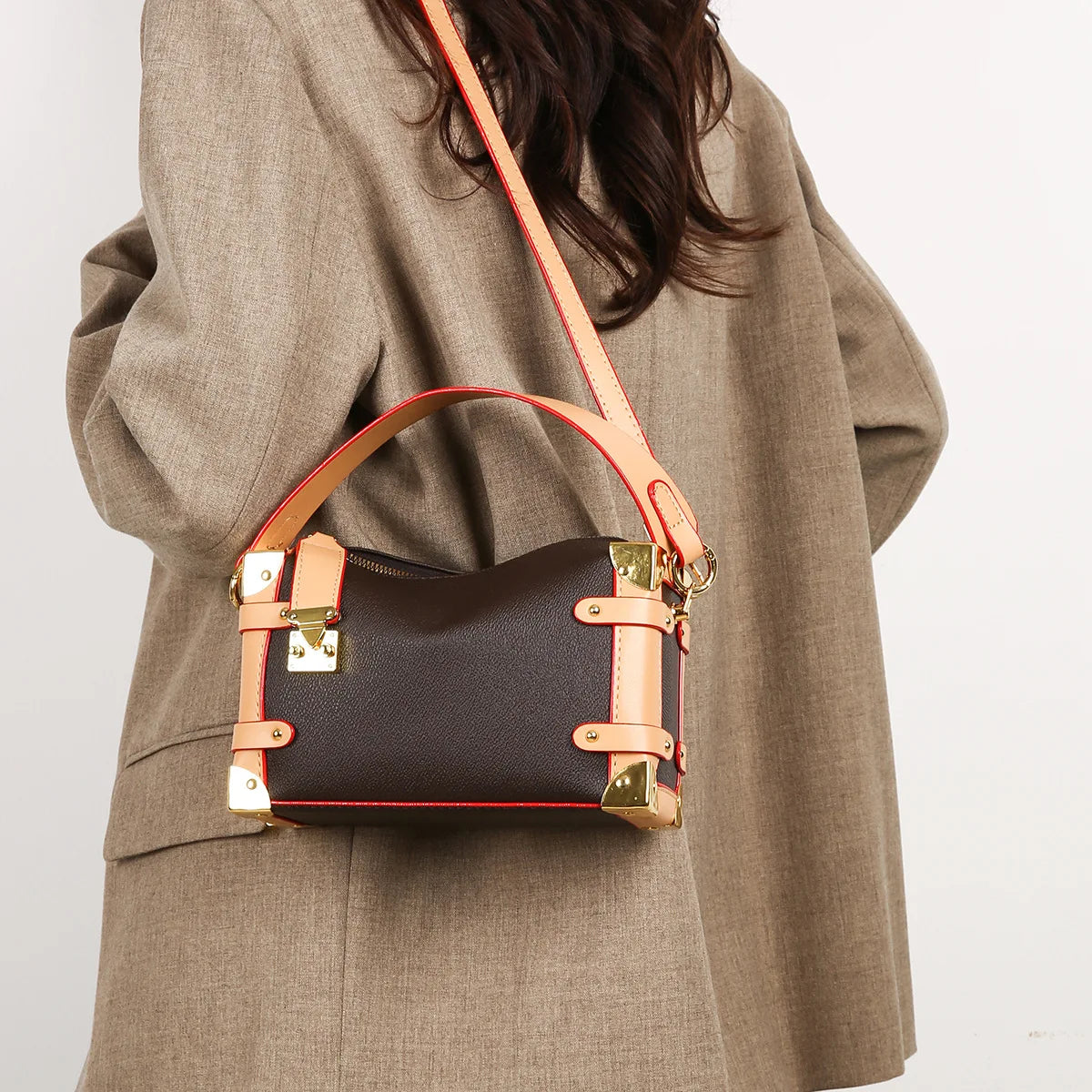 Make a statement with this luxurious and elegant box bag for women. Crafted from high-quality leather, this shoulder handbag features an elegant top-handle design, exuding sophistication and style for a classy finishing touch to your ensemble. -
