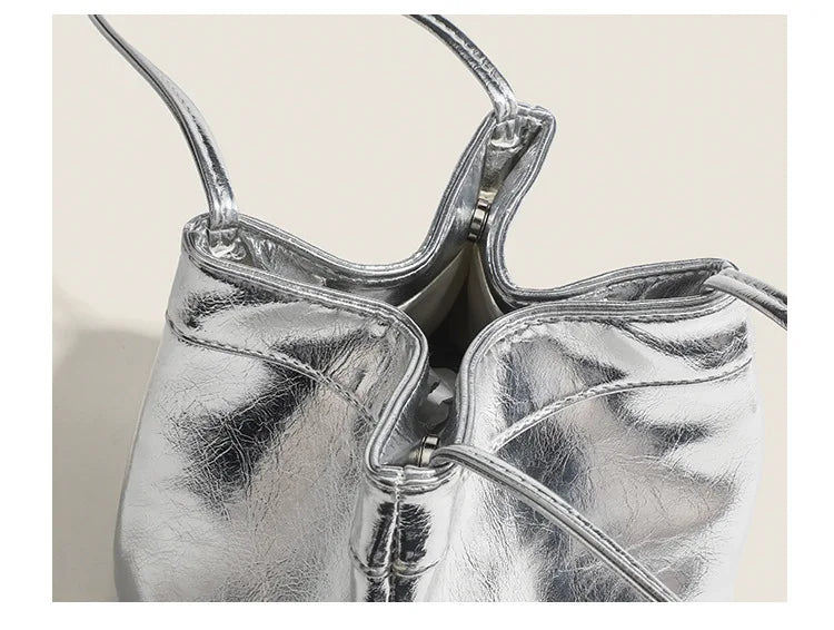 Stay on-trend with this bucket bag—a new fashion staple that offers simplicity, versatility, and a touch of classic style to elevate your wardrobe! -