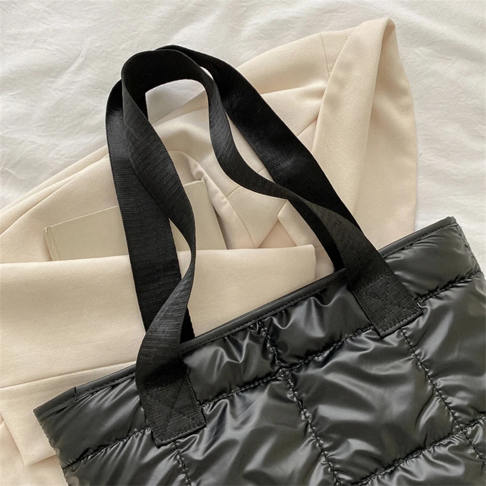 Stay stylish and organized with this fashion women's tote bag. Featuring a large capacity and cotton-padded design, this chic accessory is perfect for women who prioritize both style and functionality in their handbag. -