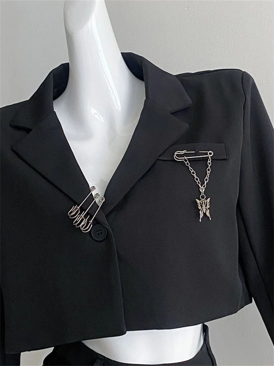 Make a statement with these loose-fit blazers for women featuring trendy chain designs—fashion-forward and effortlessly chic! -