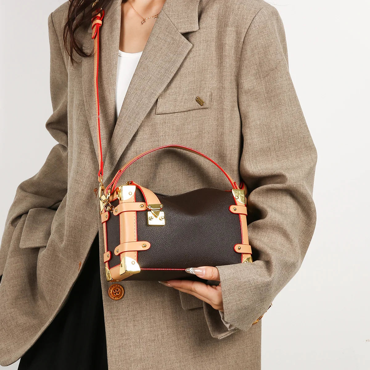Make a statement with this luxurious and elegant box bag for women. Crafted from high-quality leather, this shoulder handbag features an elegant top-handle design, exuding sophistication and style for a classy finishing touch to your ensemble. -