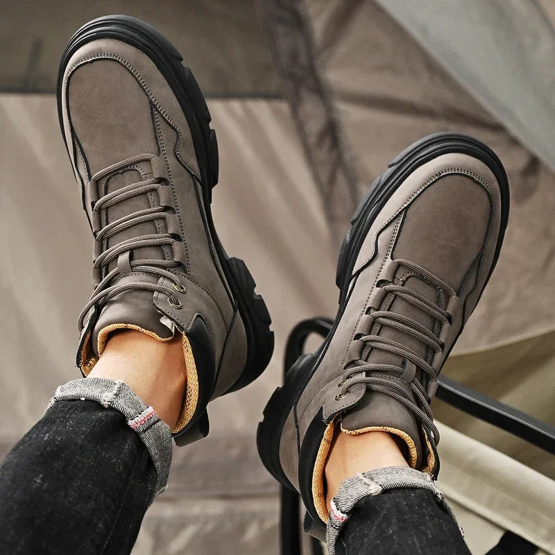 Stay comfortable and stylish with these men's boots designed with a simple and comfortable design. Ideal for everyday wear and versatile enough to pair with various outfits. -