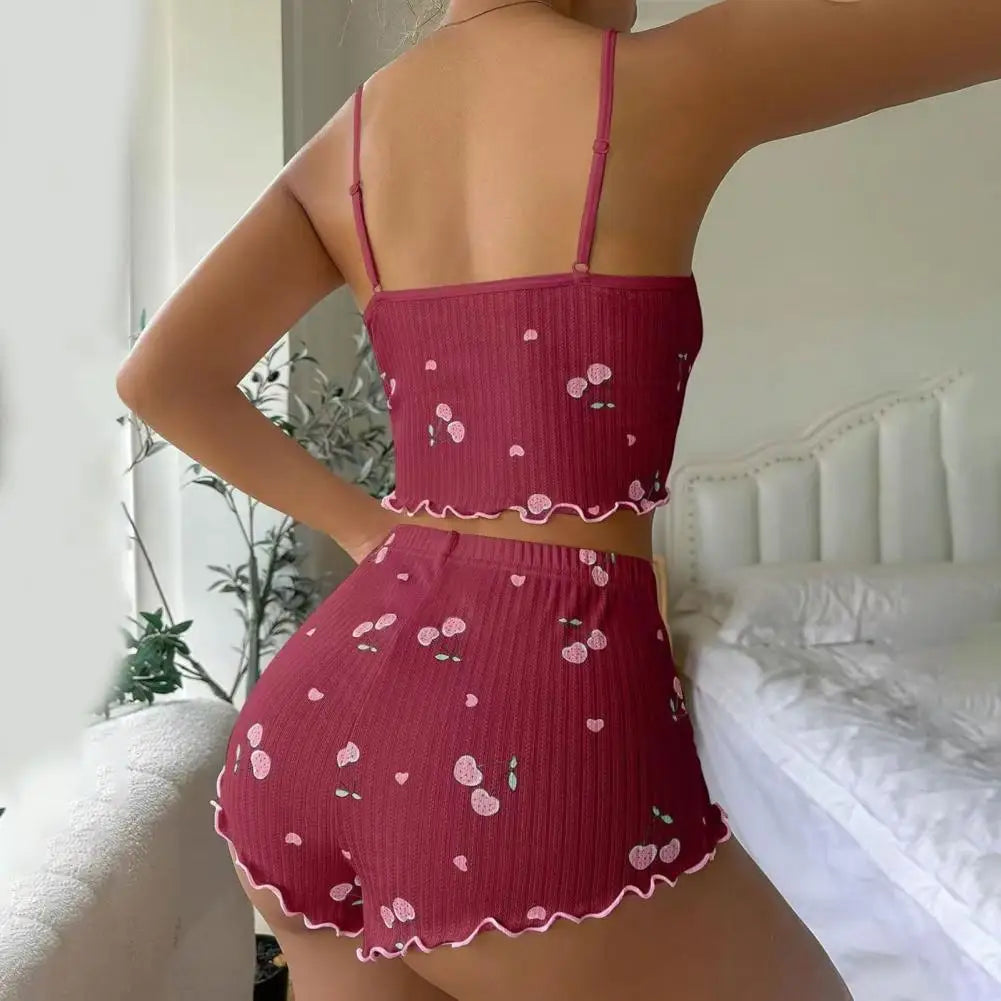Stay comfortable and fashionable with this women's vest and shorts pajama suit—perfect for lounging or a cozy night's sleep in style! -