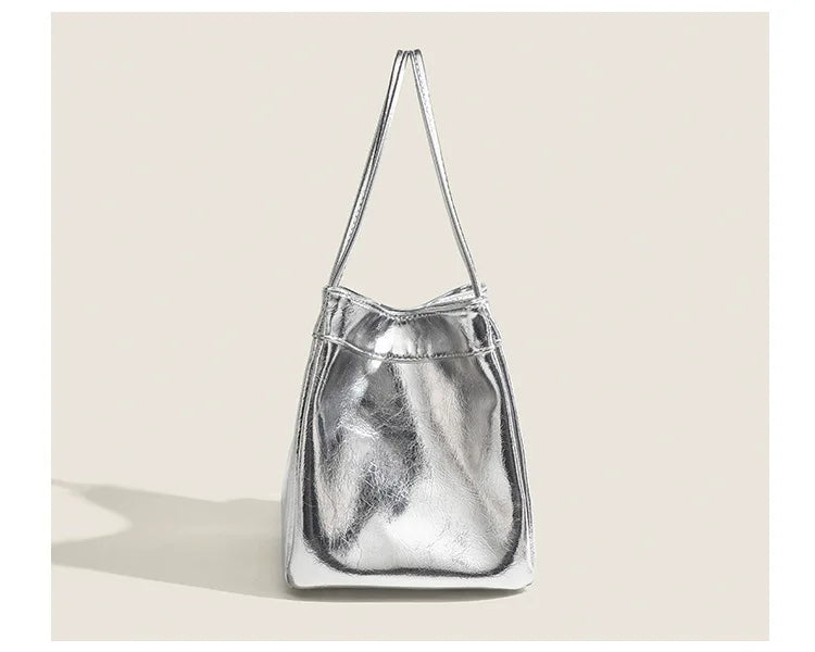 Stay on-trend with this bucket bag—a new fashion staple that offers simplicity, versatility, and a touch of classic style to elevate your wardrobe! -