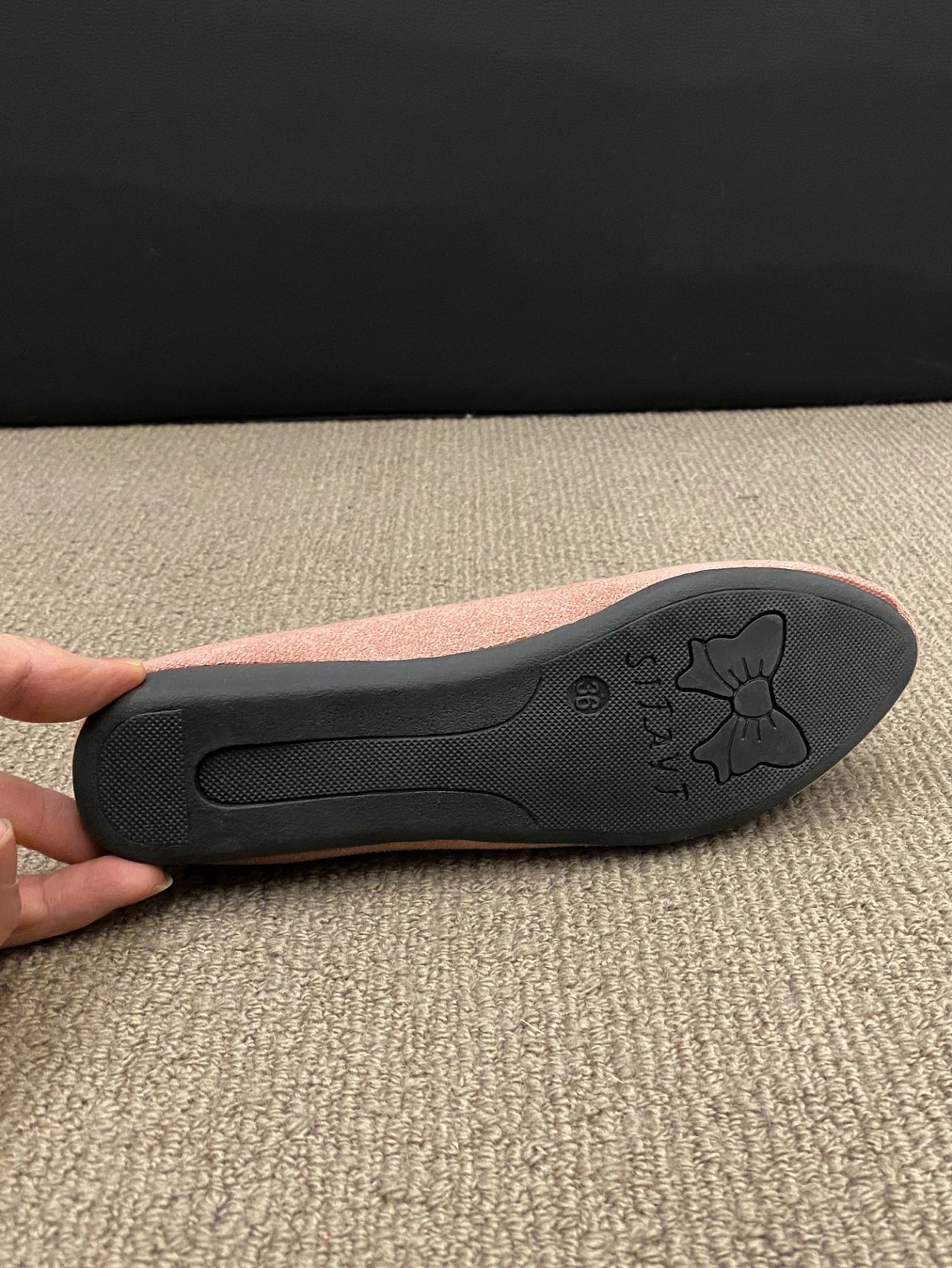 Women's flat suede shoes. -