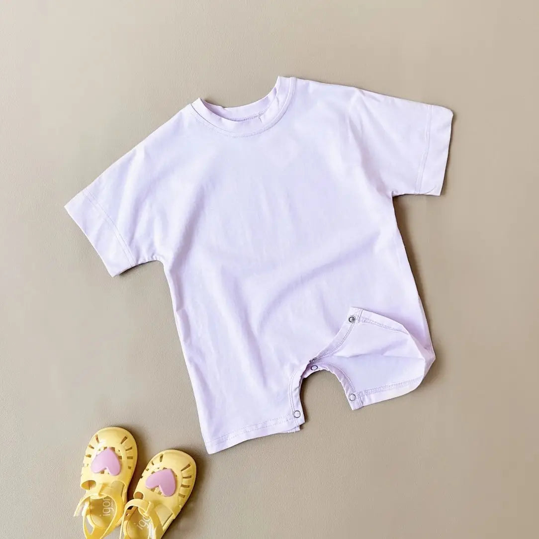 Keep your baby boy comfy and cute with this basic romper, perfect for ages 0-1 year! -