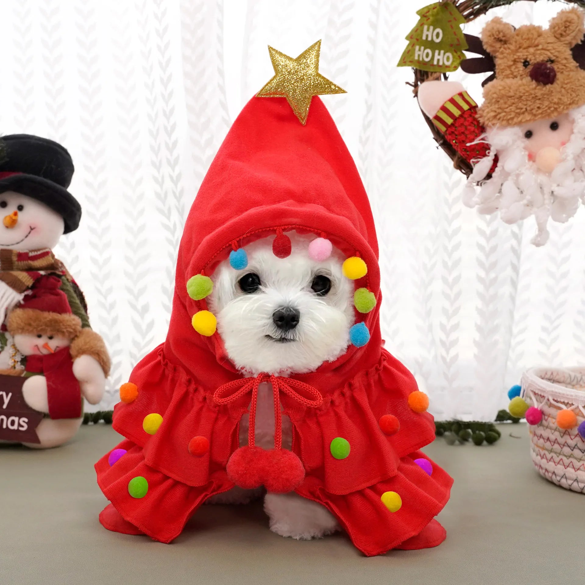 Dress your pets in festive style with this hot dog cloak or cat costume—perfect for Christmas celebrations and adding a touch of cheer to your furry friends' wardrobe! -