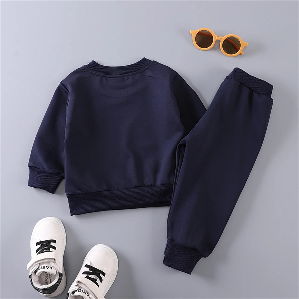 Dress your baby in simple style with these 2-piece sets of long-sleeved solid color clothing—perfect for spring and autumn wear! -