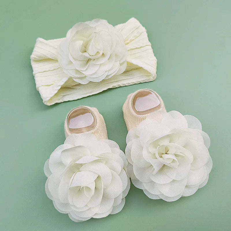 Complete your baby girl's outfit with this sweet 2-piece set—featuring delicate pearl, lace, and flower headbands along with matching socks! -