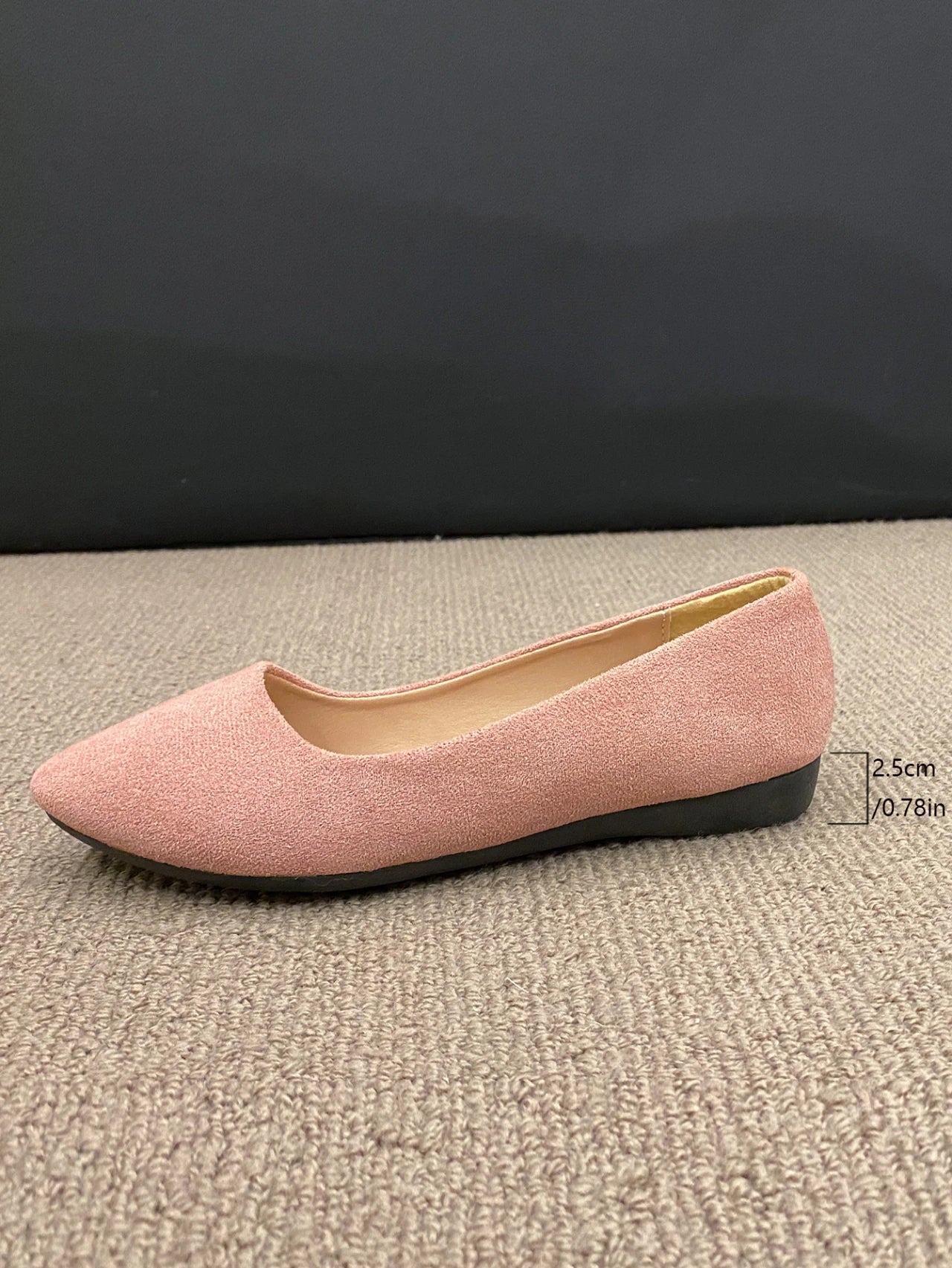 Women's flat suede shoes. -
