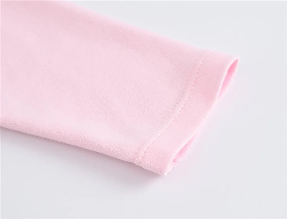 Keep your baby girl cozy this autumn with long a sleeve romper—featuring a cute rabbit design and soft cotton fabric, perfect for ages 0-12 months! -