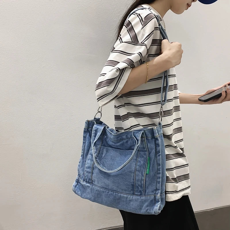 Elevate your casual look with this denim shoulder bag for women. Featuring a large design and zipper closure, this bag is perfect for shopping and everyday use, adding a touch of style to your outfit. -