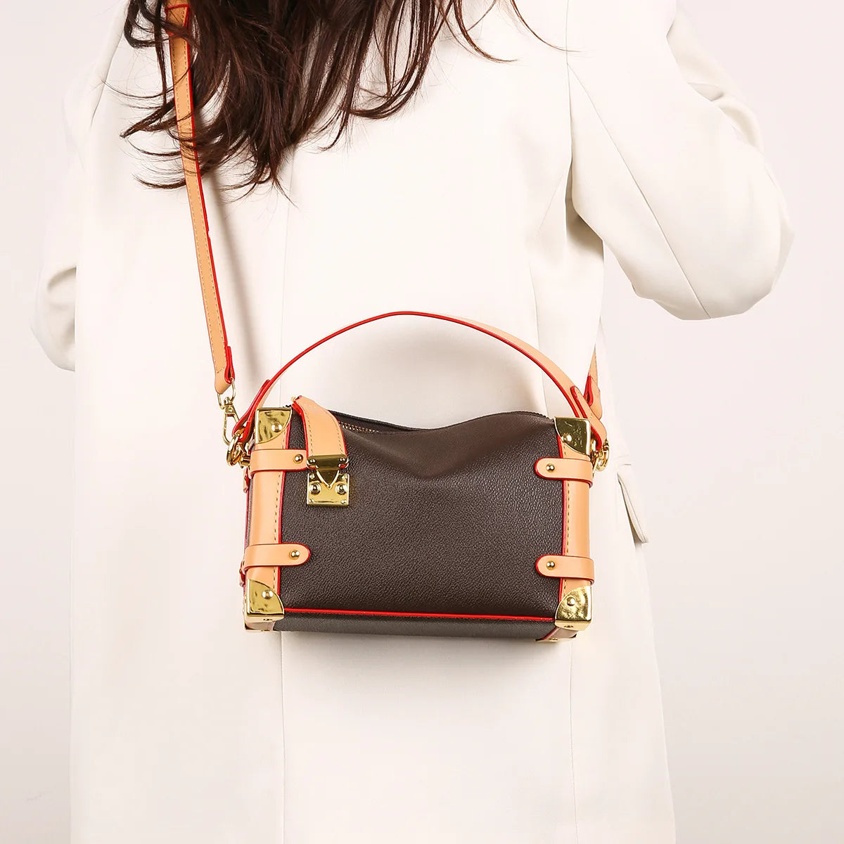 Make a statement with this luxurious and elegant box bag for women. Crafted from high-quality leather, this shoulder handbag features an elegant top-handle design, exuding sophistication and style for a classy finishing touch to your ensemble. -
