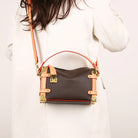 Make a statement with this luxurious and elegant box bag for women. Crafted from high-quality leather, this shoulder handbag features an elegant top-handle design, exuding sophistication and style for a classy finishing touch to your ensemble. -